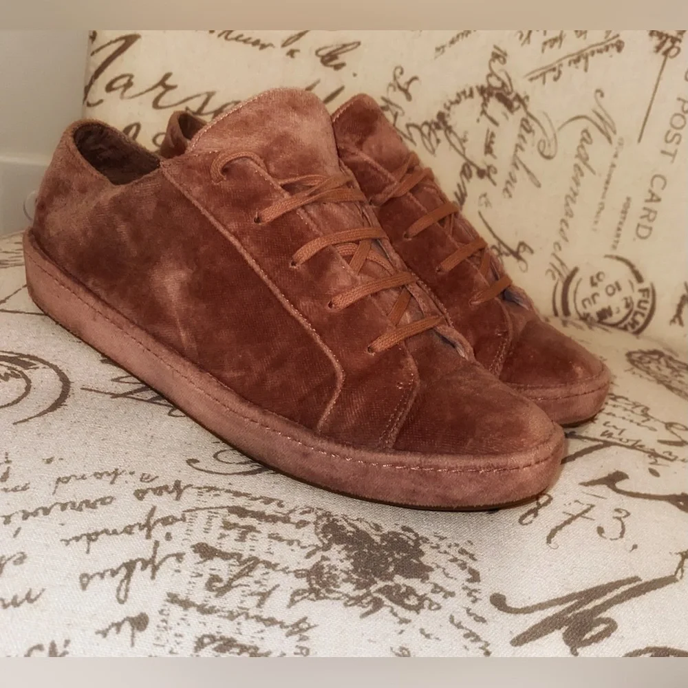 Joie rose gold suede shoes - Picture 2 of 8